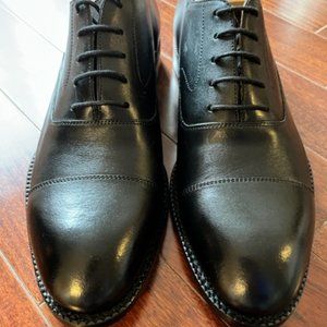 Black Cap Toe Oxford Shoes (Size 9)